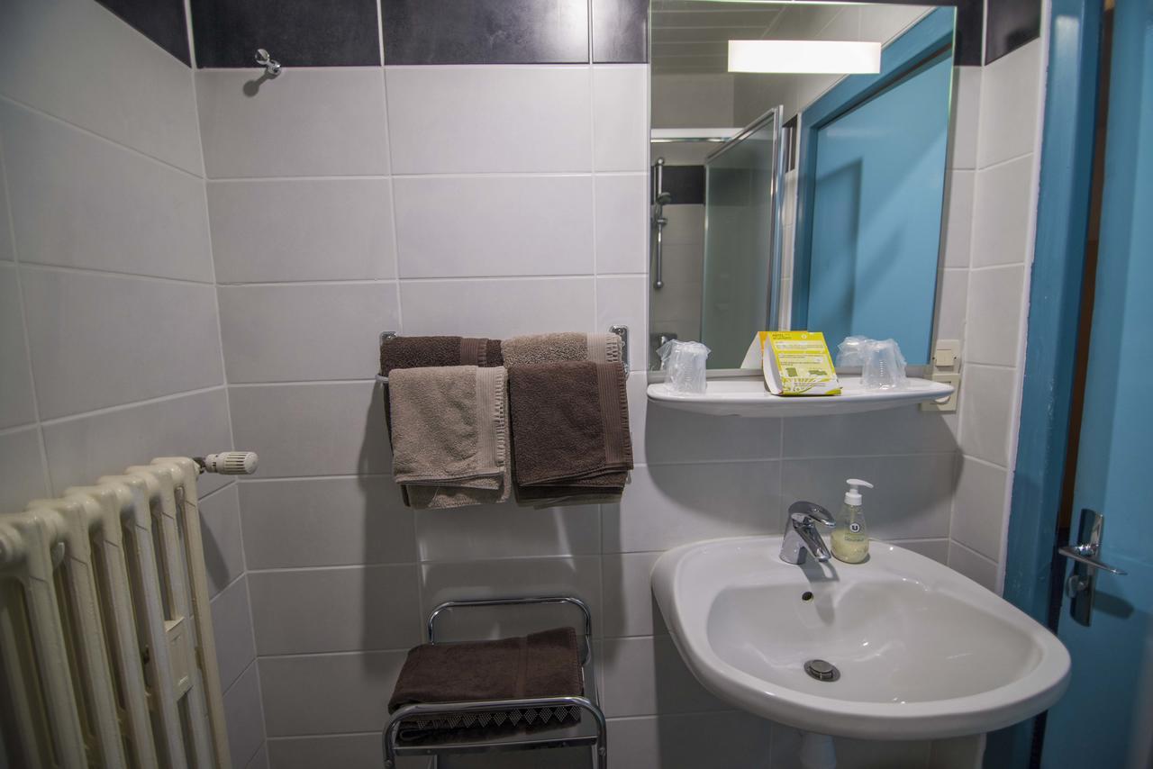Hotel De La Poste Douvaine Εξωτερικό φωτογραφία